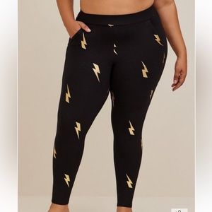 NWT torrid size 2 lightning premium leggings w/ pockets